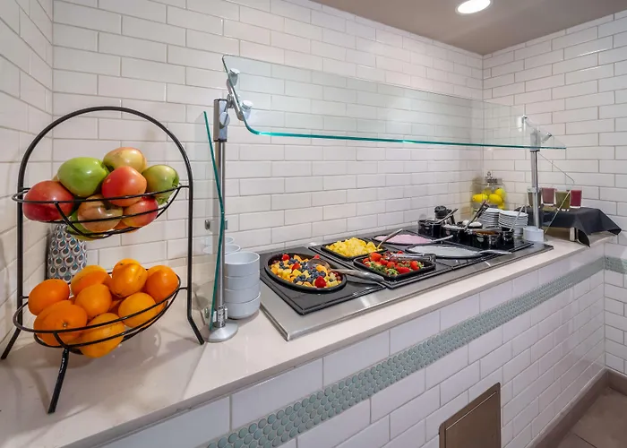 Hilton Garden Downtown Hotel 3*
